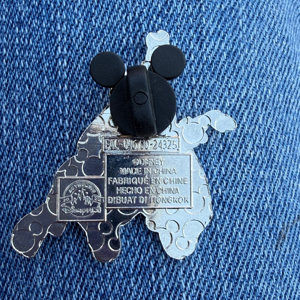 Disney Dumbo Enamel Pin - Picture 3 of 3